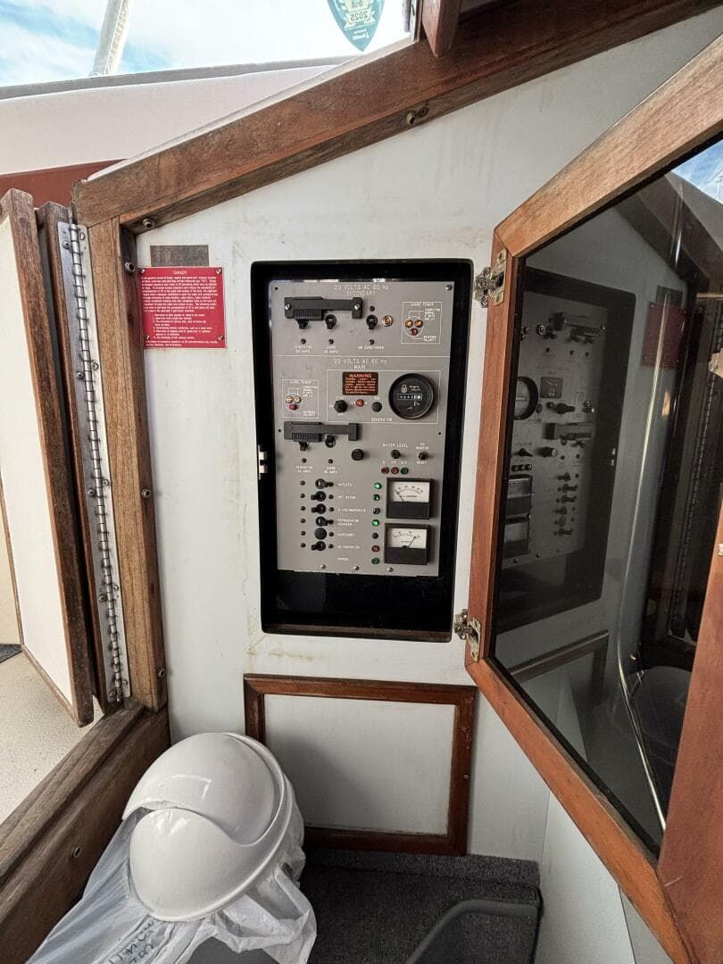 1989 Sea Ray 340 Sundancer — photo 38