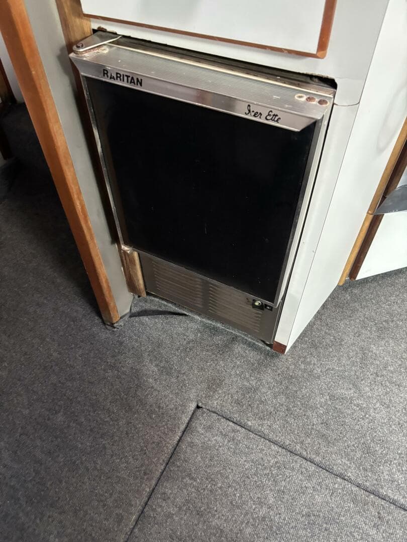 1989 Sea Ray 340 Sundancer — photo 47