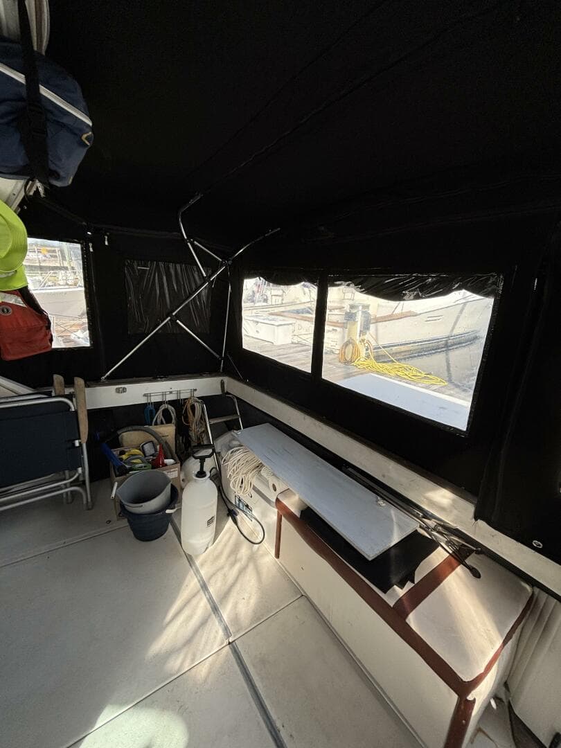 1989 Sea Ray 340 Sundancer — photo 8