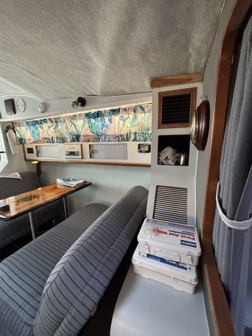 1989 Sea Ray 340 Sundancer — photo 29