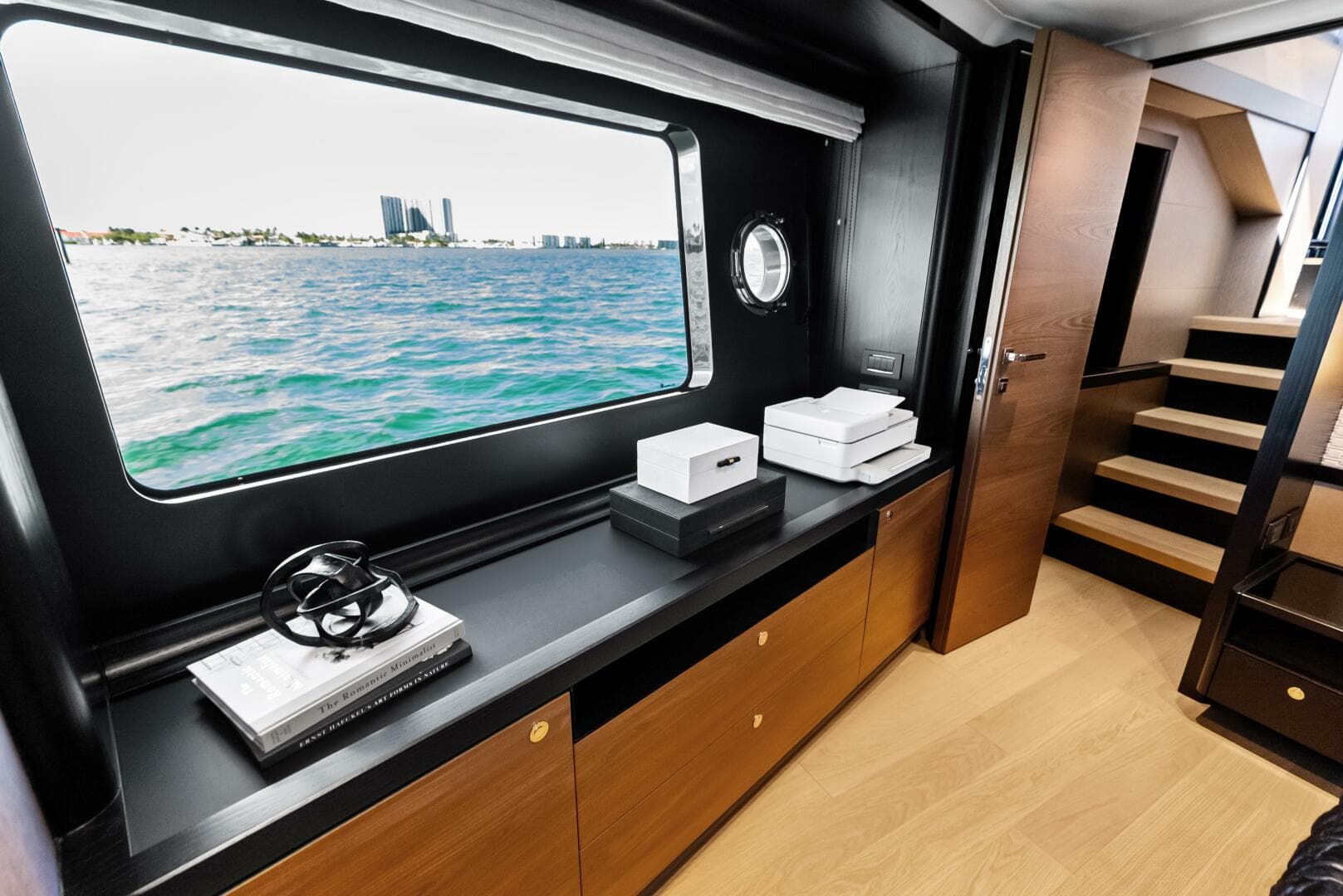 2025 Absolute 75 Navetta — photo 18