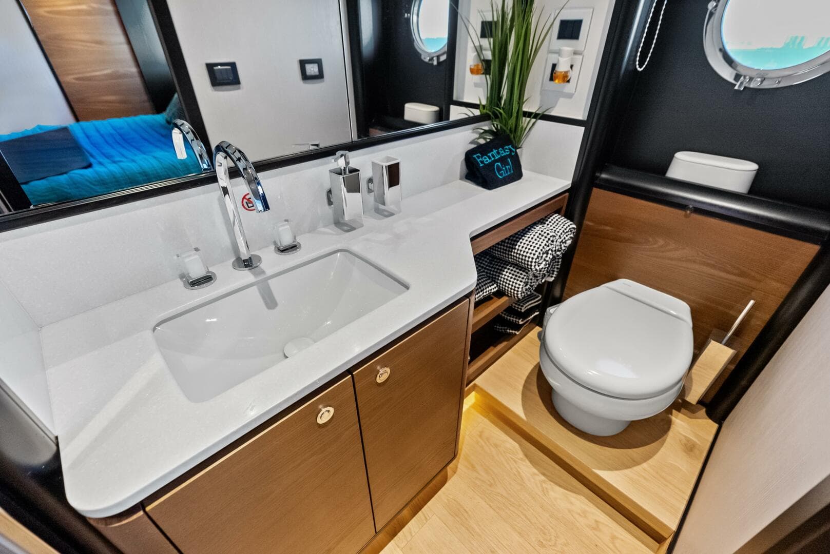 2025 Absolute 75 Navetta — photo 23