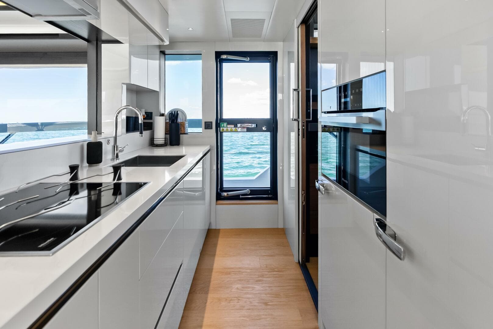 2025 Absolute 75 Navetta — photo 11