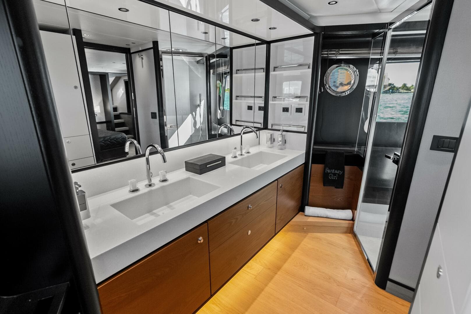 2025 Absolute 75 Navetta — photo 27