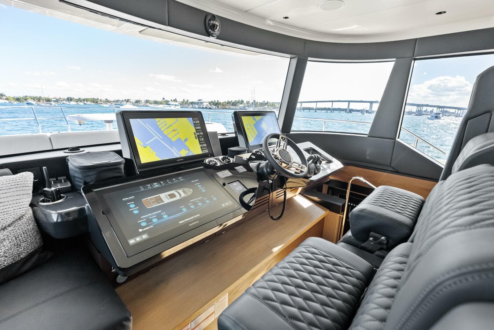 2025 Absolute 75 Navetta — photo 2