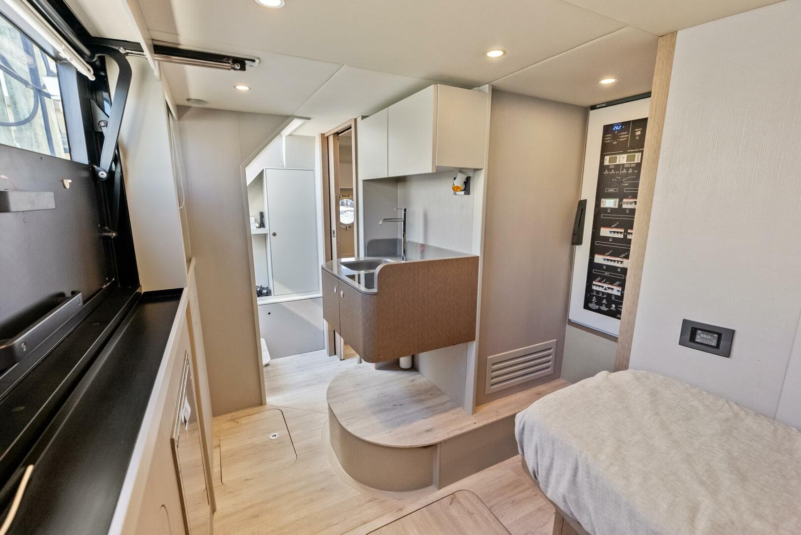 2025 Absolute 75 Navetta — photo 47