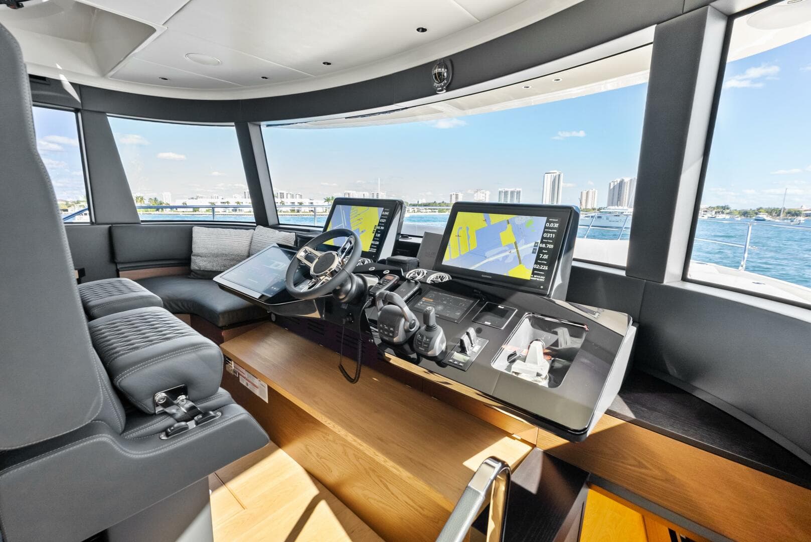 2025 Absolute 75 Navetta — photo 7