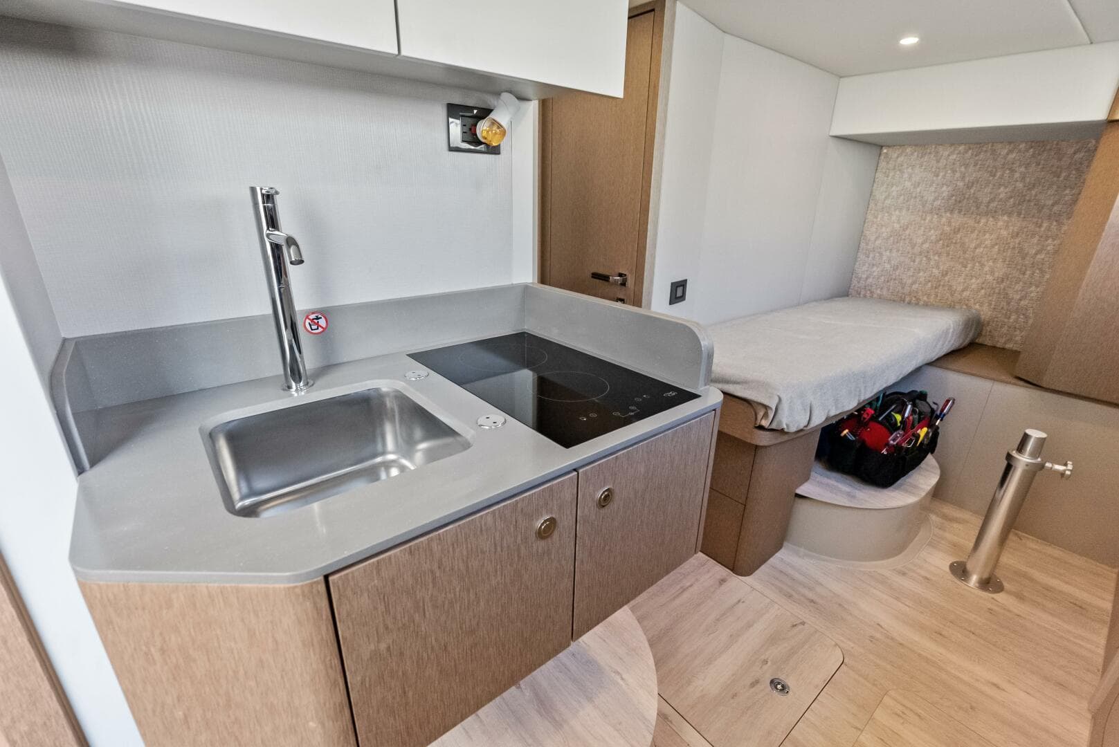 2025 Absolute 75 Navetta — photo 43