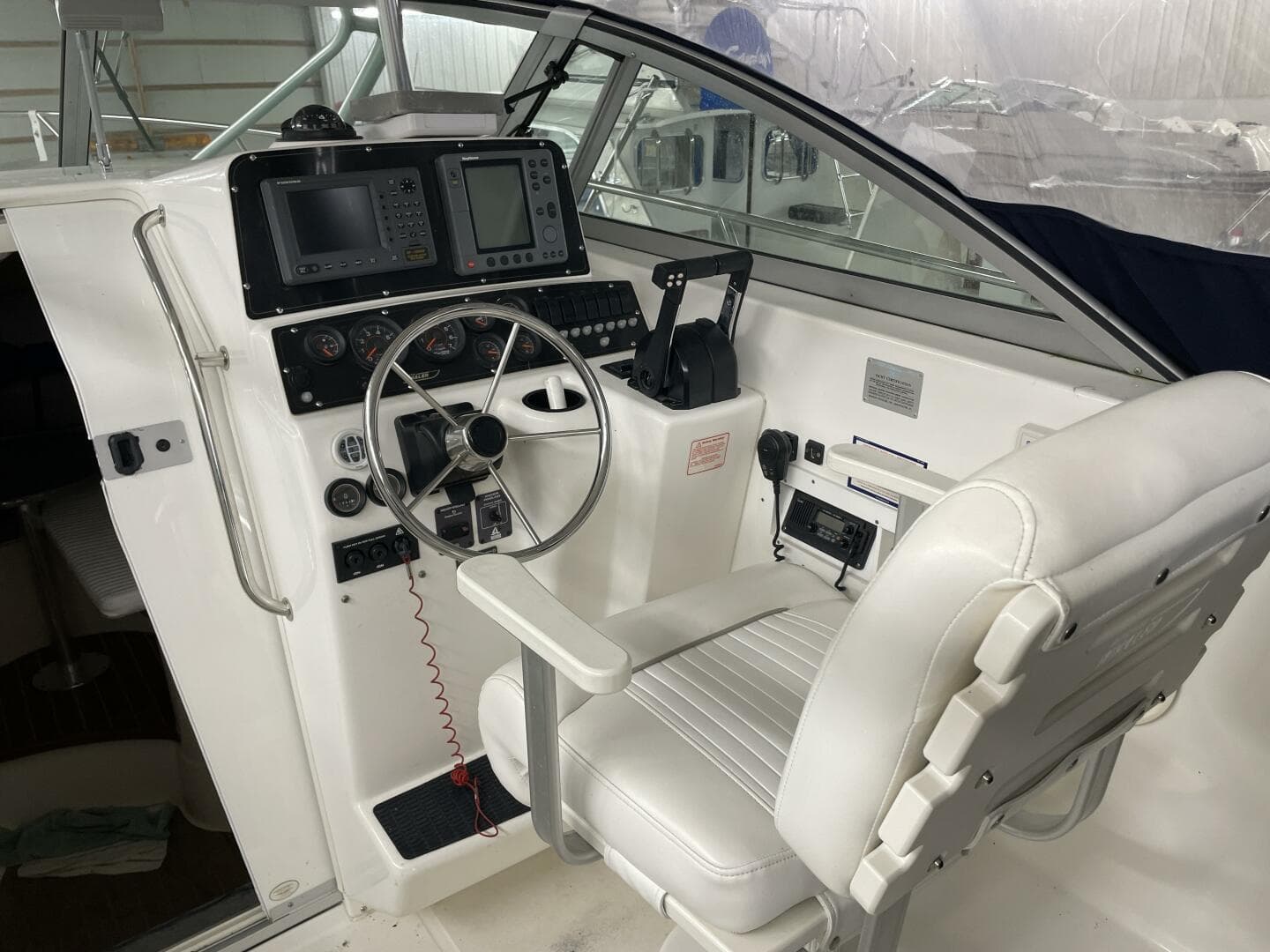 2000 Boston Whaler 280 Conquest — photo 9