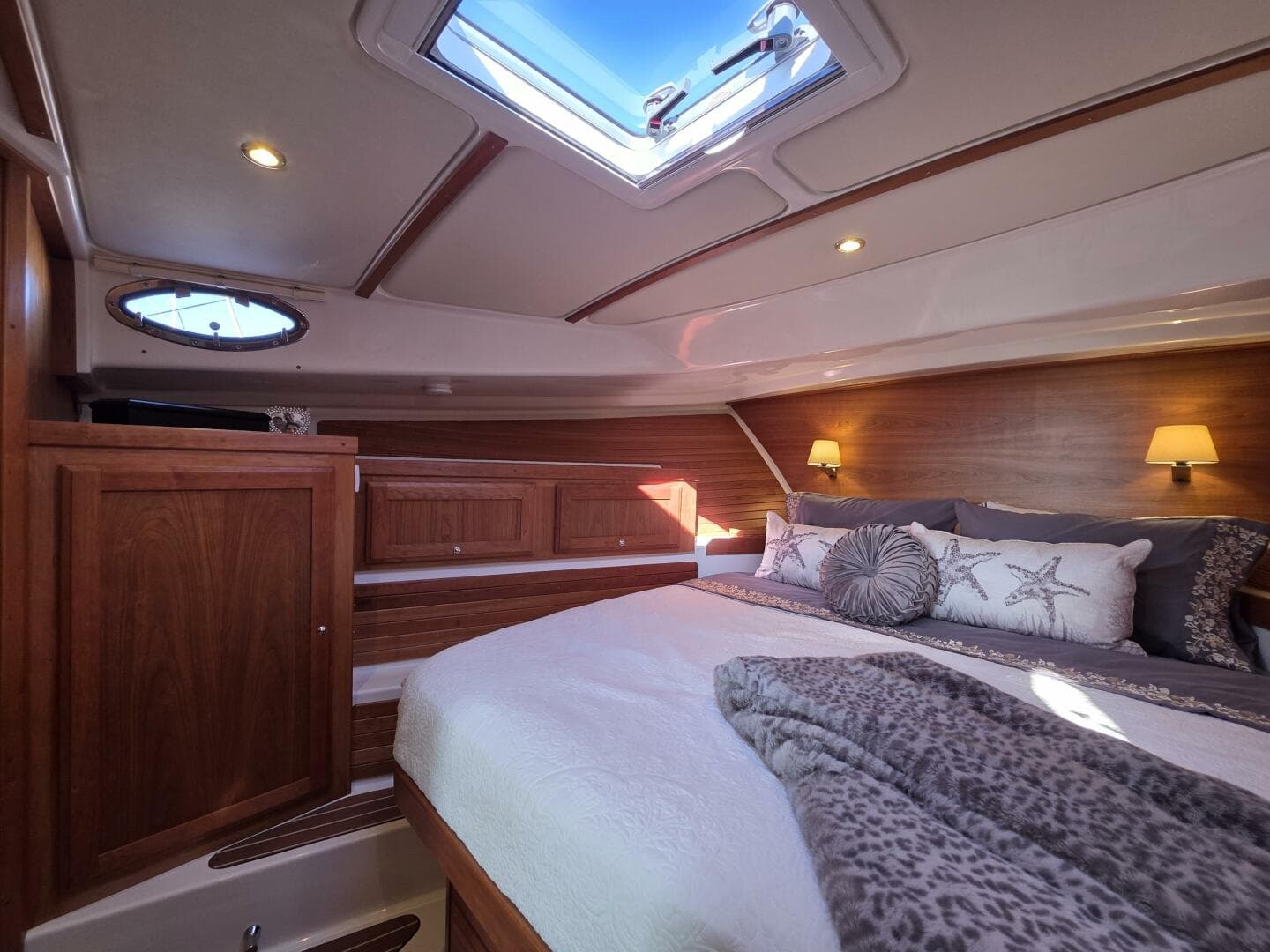 2022 Back Cove 372 — photo 18