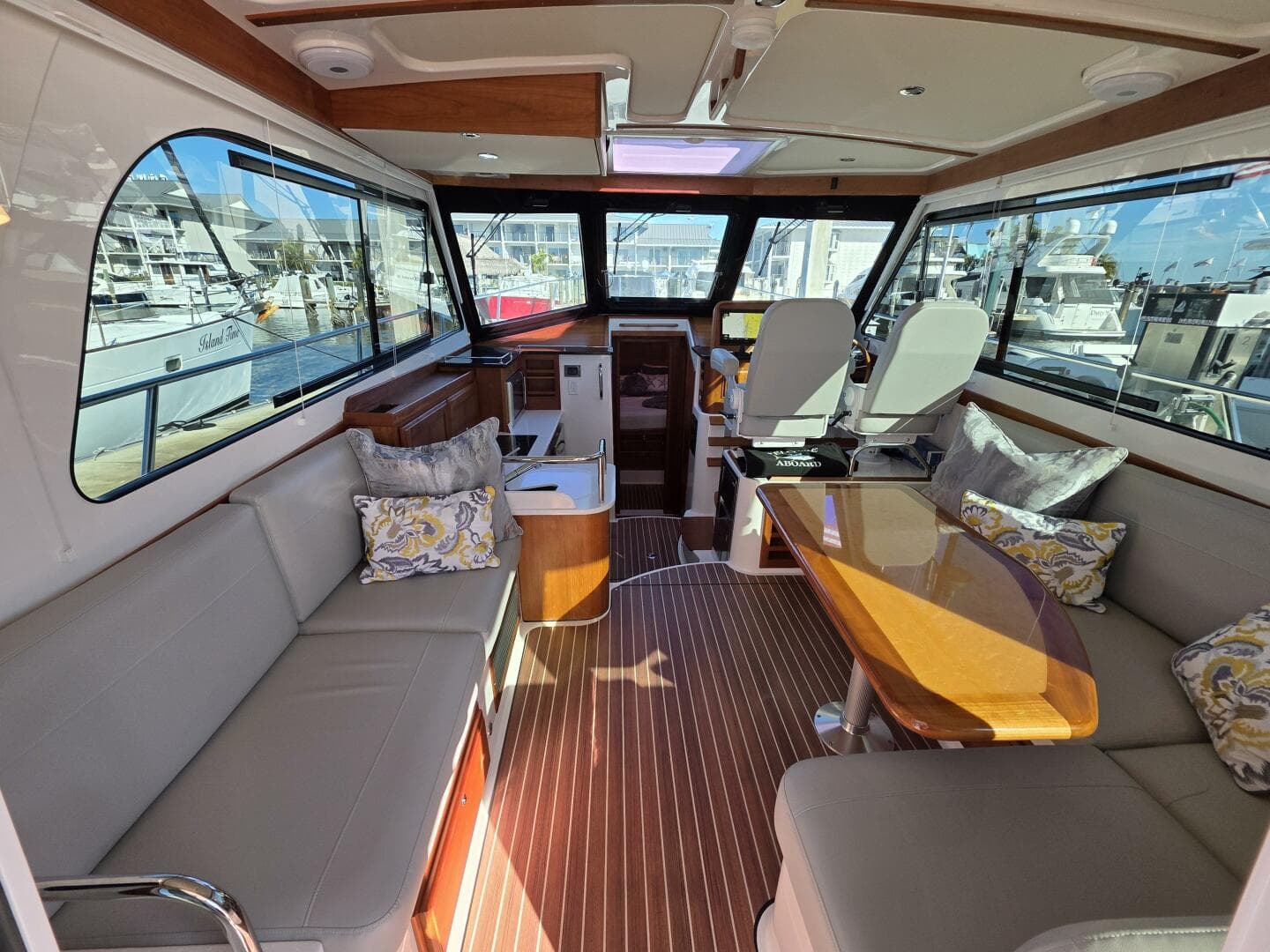 2022 Back Cove 372 — photo 8