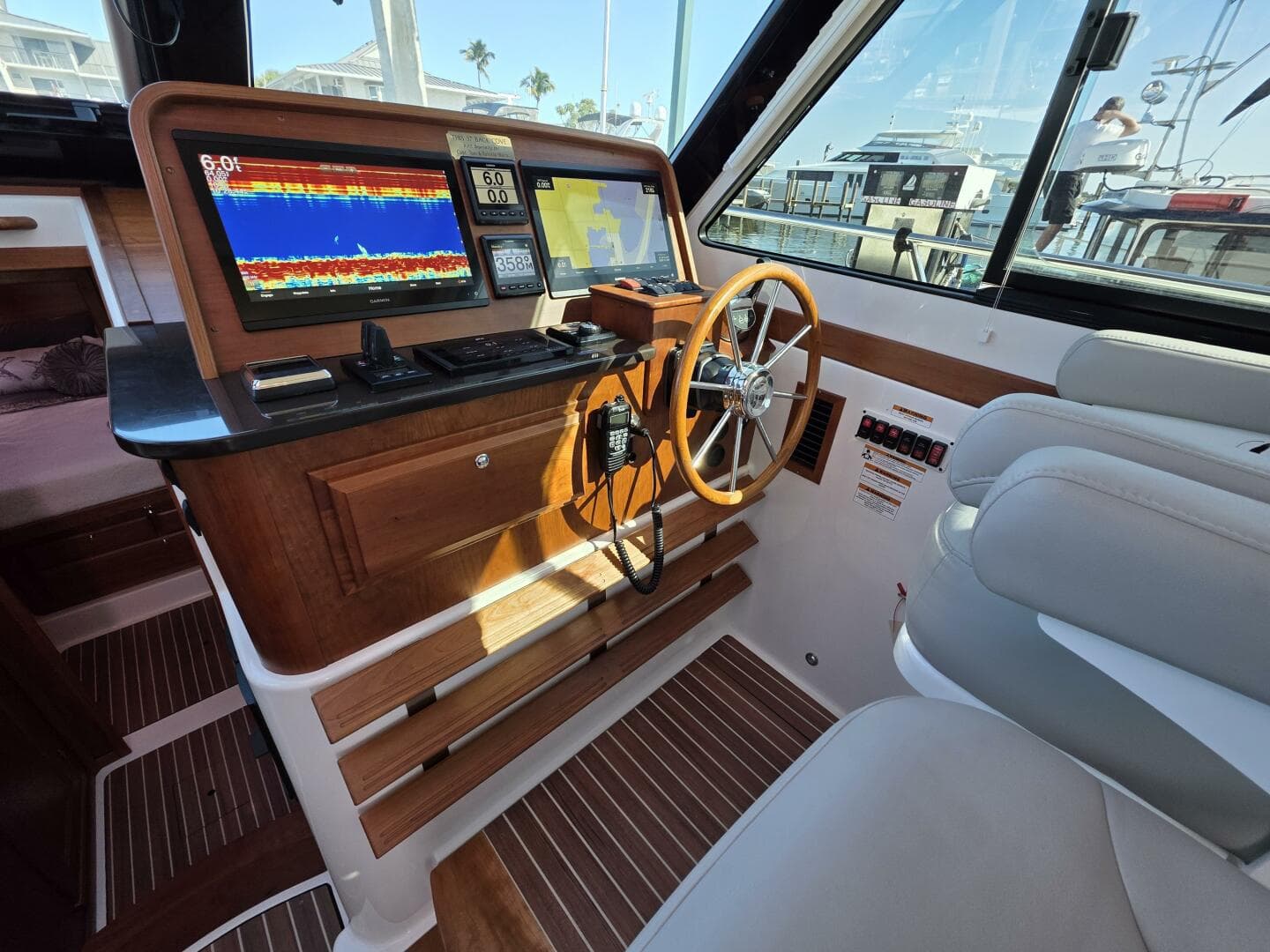 2022 Back Cove 372 — photo 13