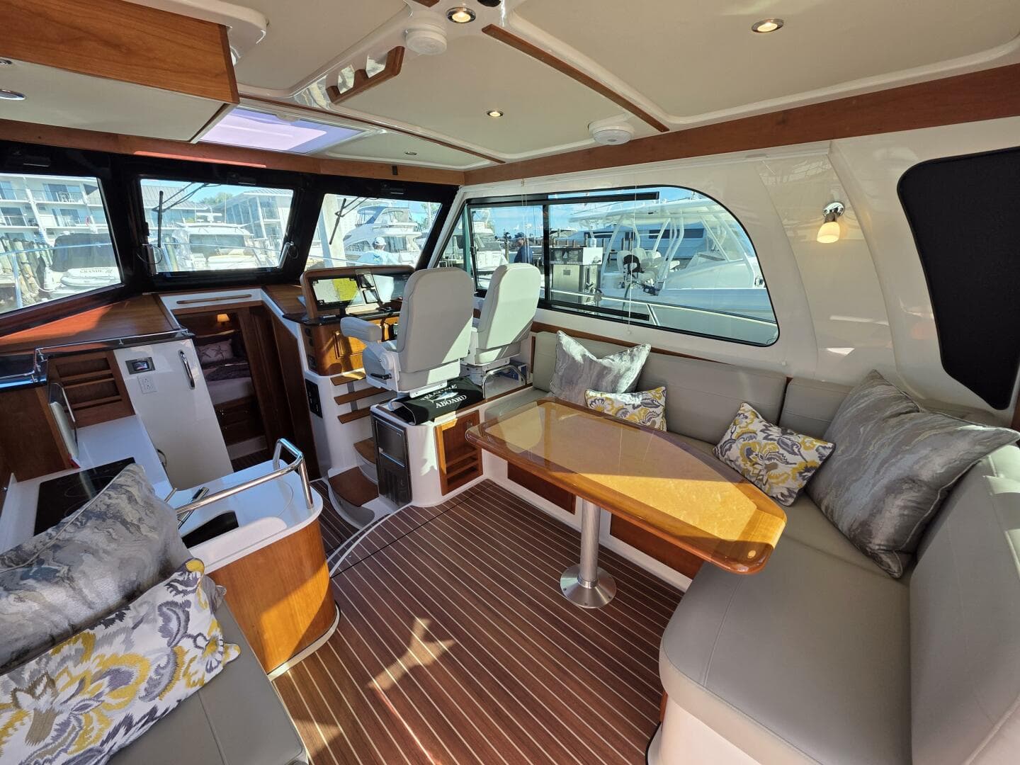 2022 Back Cove 372 — photo 7