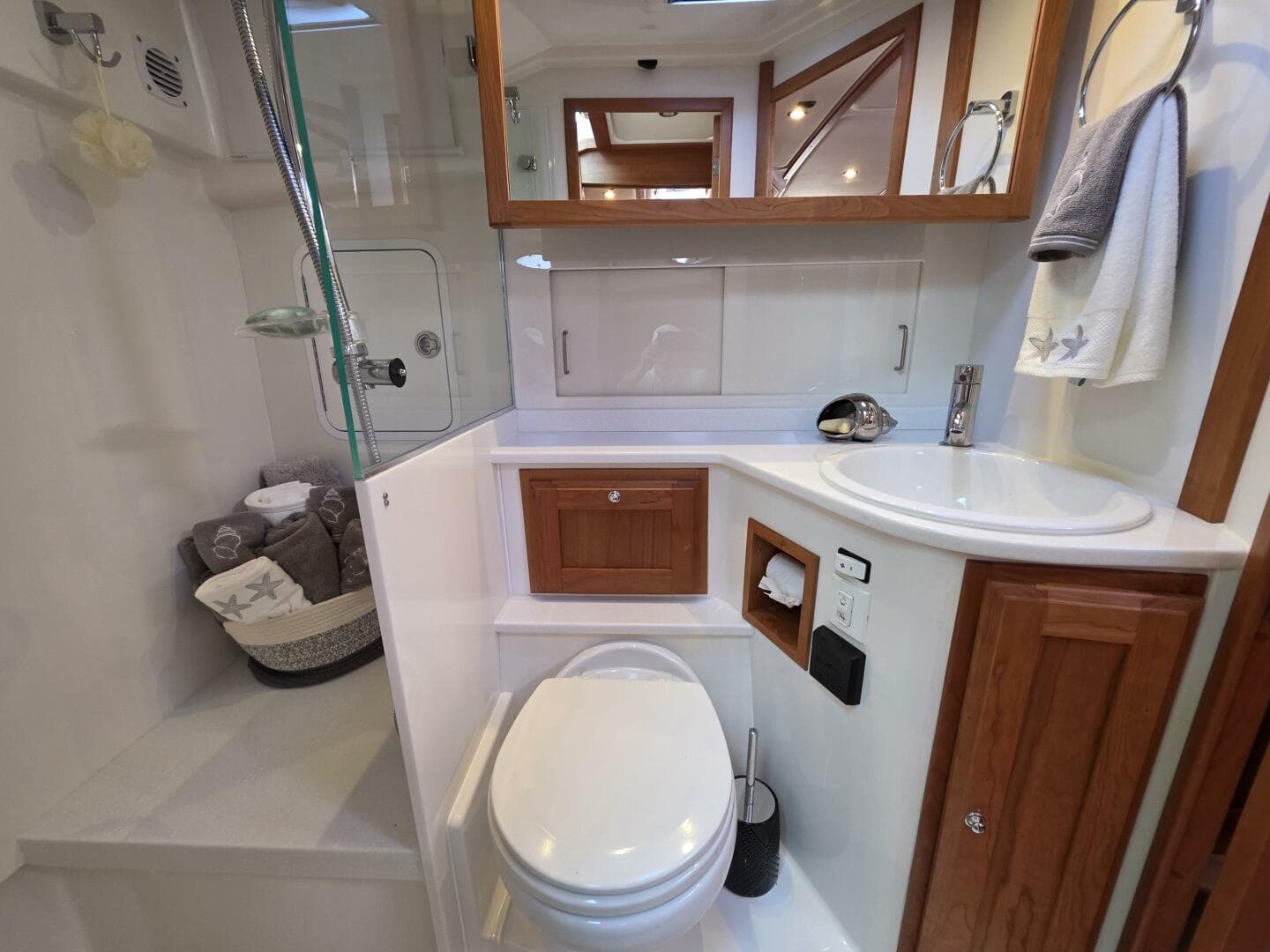 2022 Back Cove 372 — photo 24