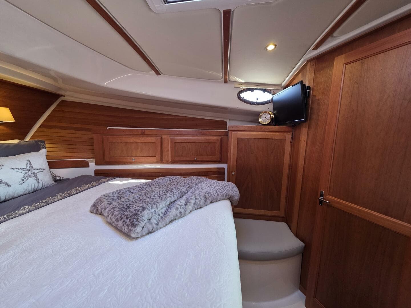 2022 Back Cove 372 — photo 23