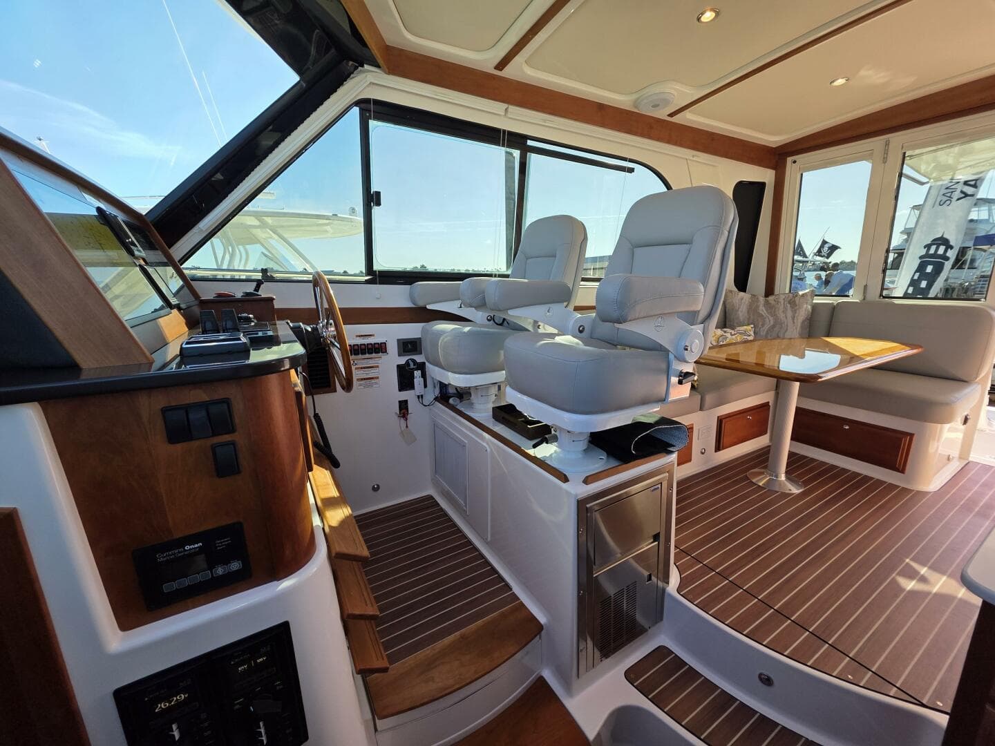 2022 Back Cove 372 — photo 16