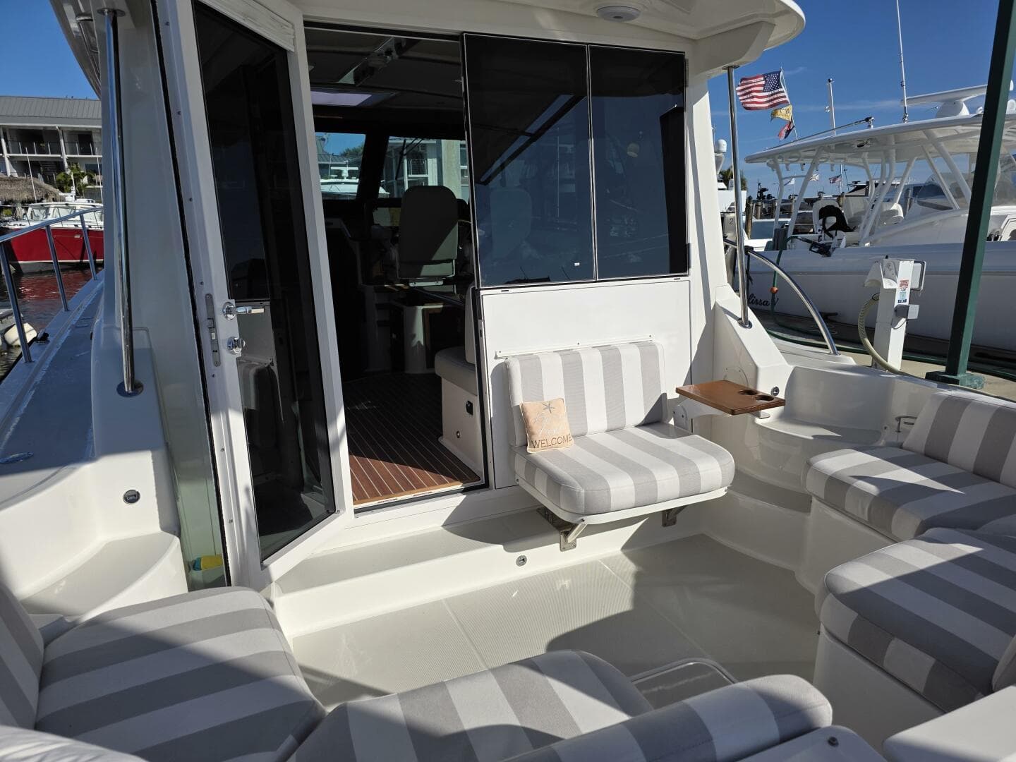 2022 Back Cove 372 — photo 6