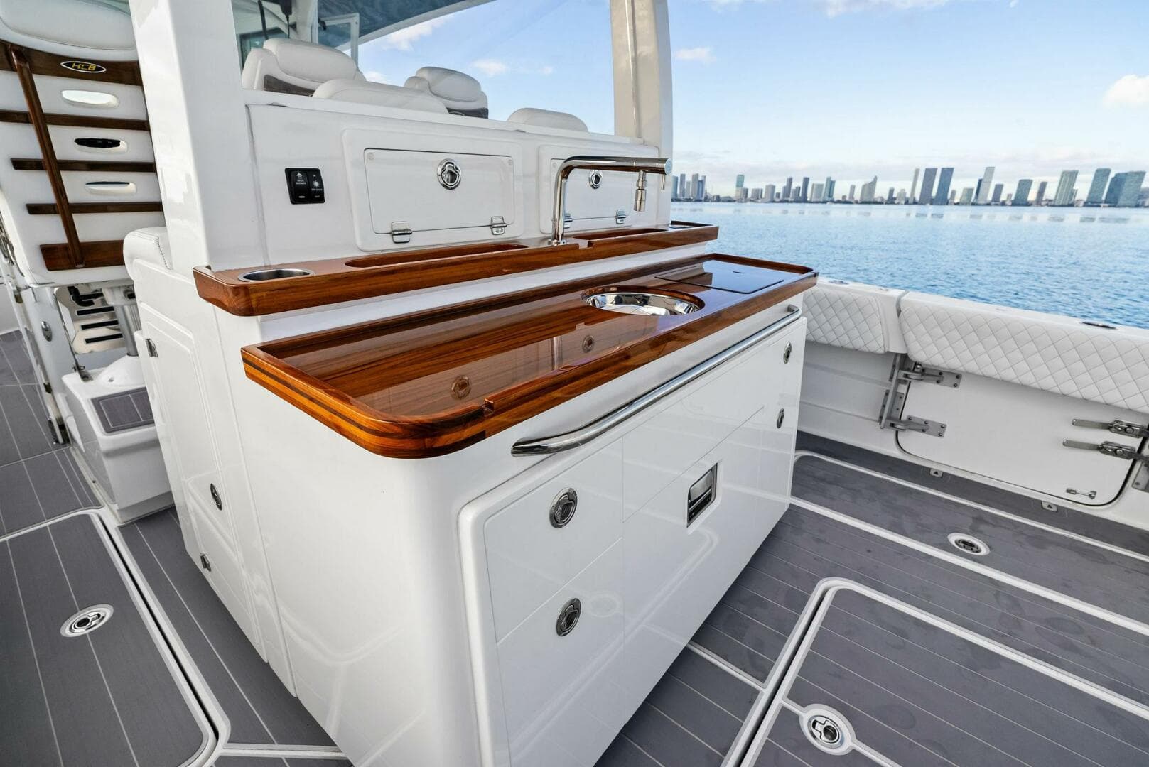 2023 Hcb 42 Lujo — photo 20