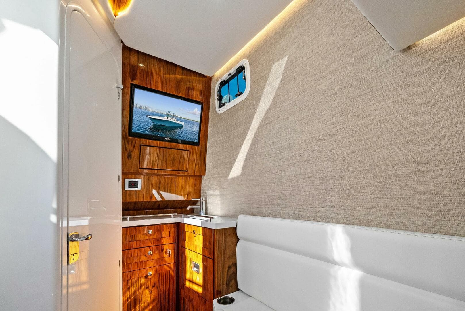 2023 Hcb 42 Lujo — photo 37