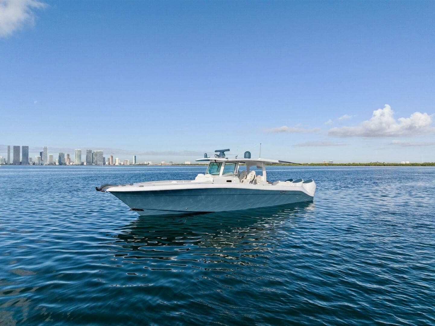 2023 Hcb 42 Lujo — photo 2