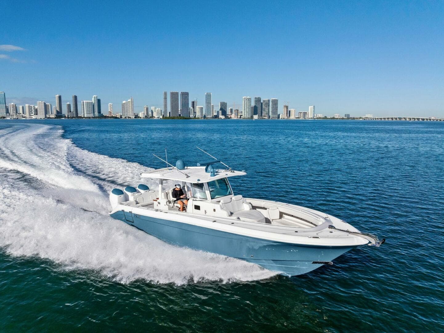 2023 Hcb 42 Lujo — photo 2