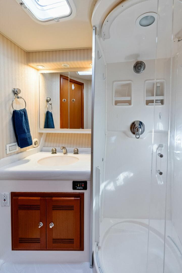 2006 Cabo 45 Express — photo 45