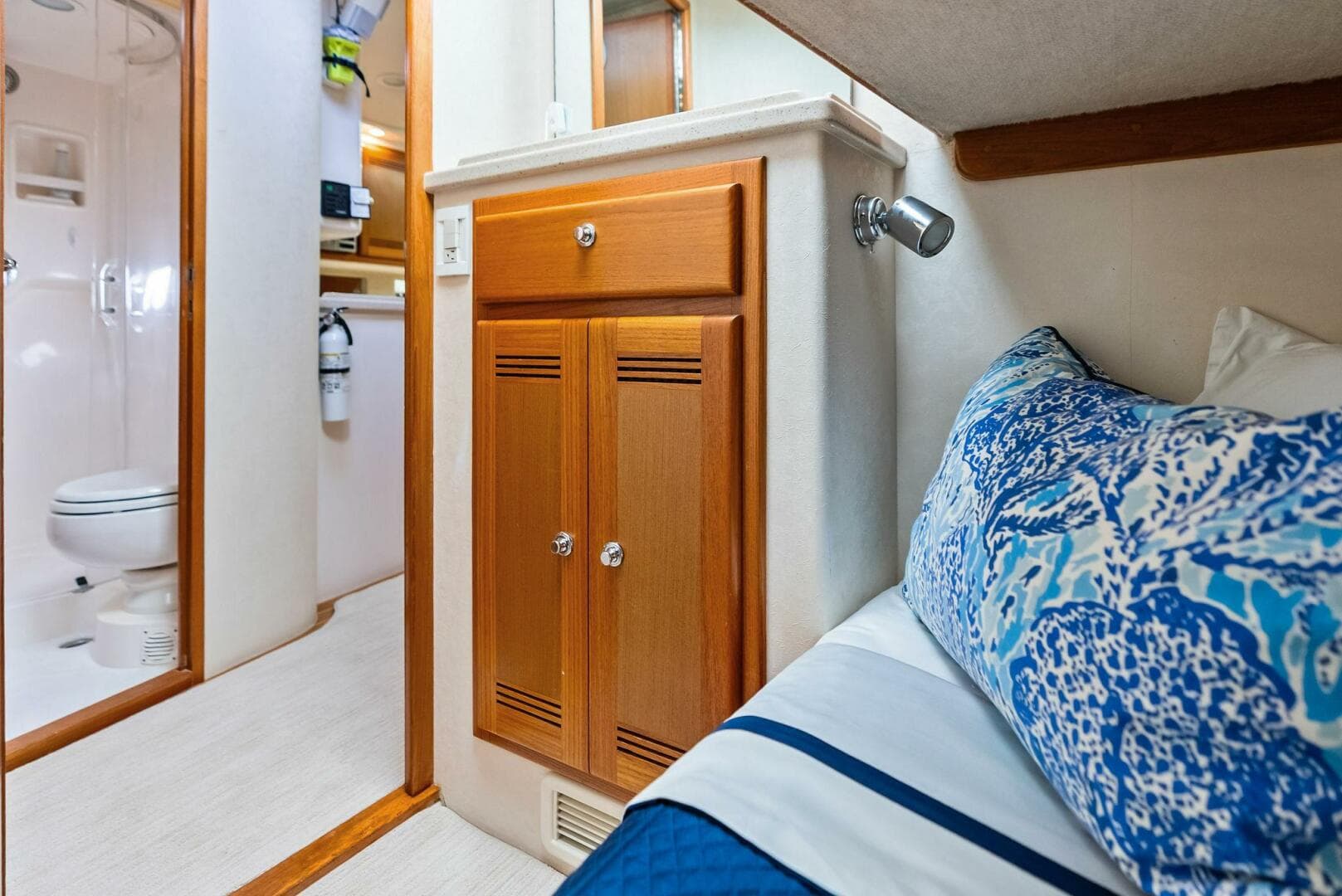 2006 Cabo 45 Express — photo 43