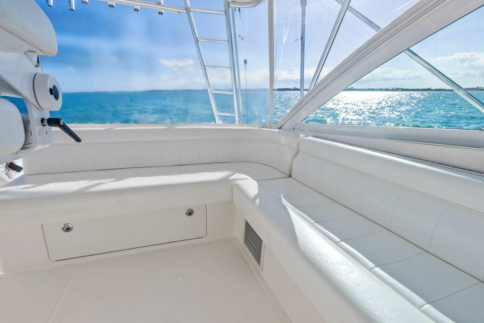 2006 Cabo 45 Express — photo 32