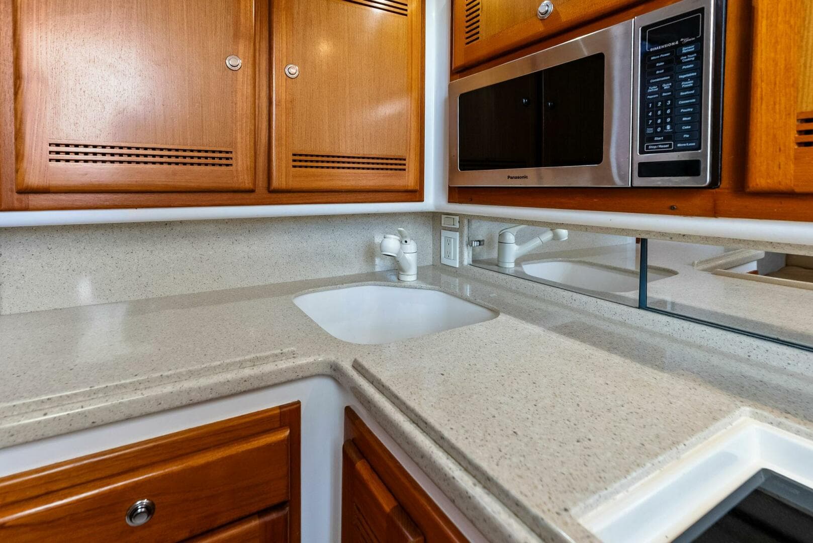 2006 Cabo 45 Express — photo 39