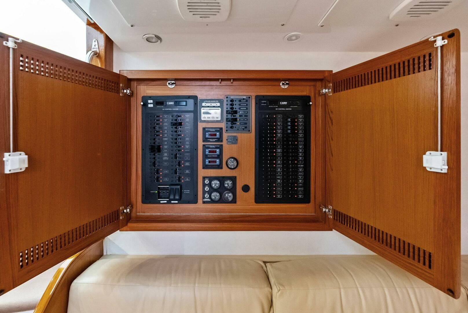 2006 Cabo 45 Express — photo 37