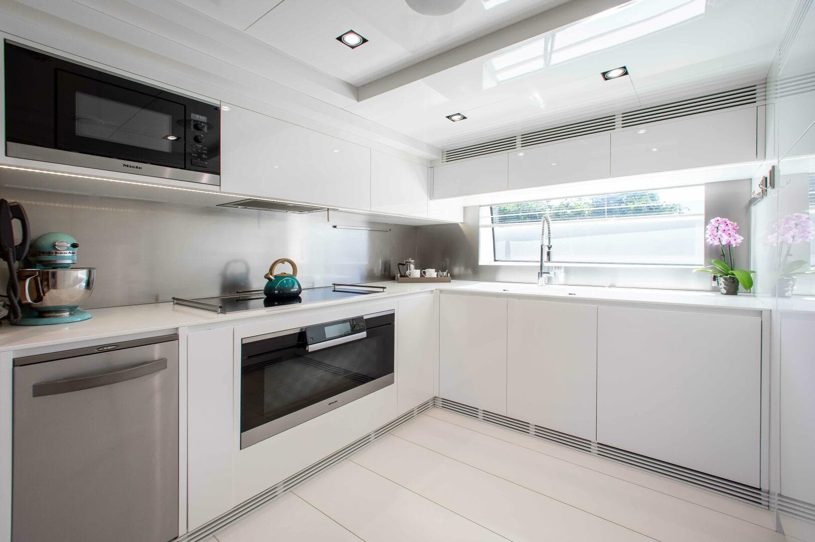 2014 Riva Mythos — photo 45