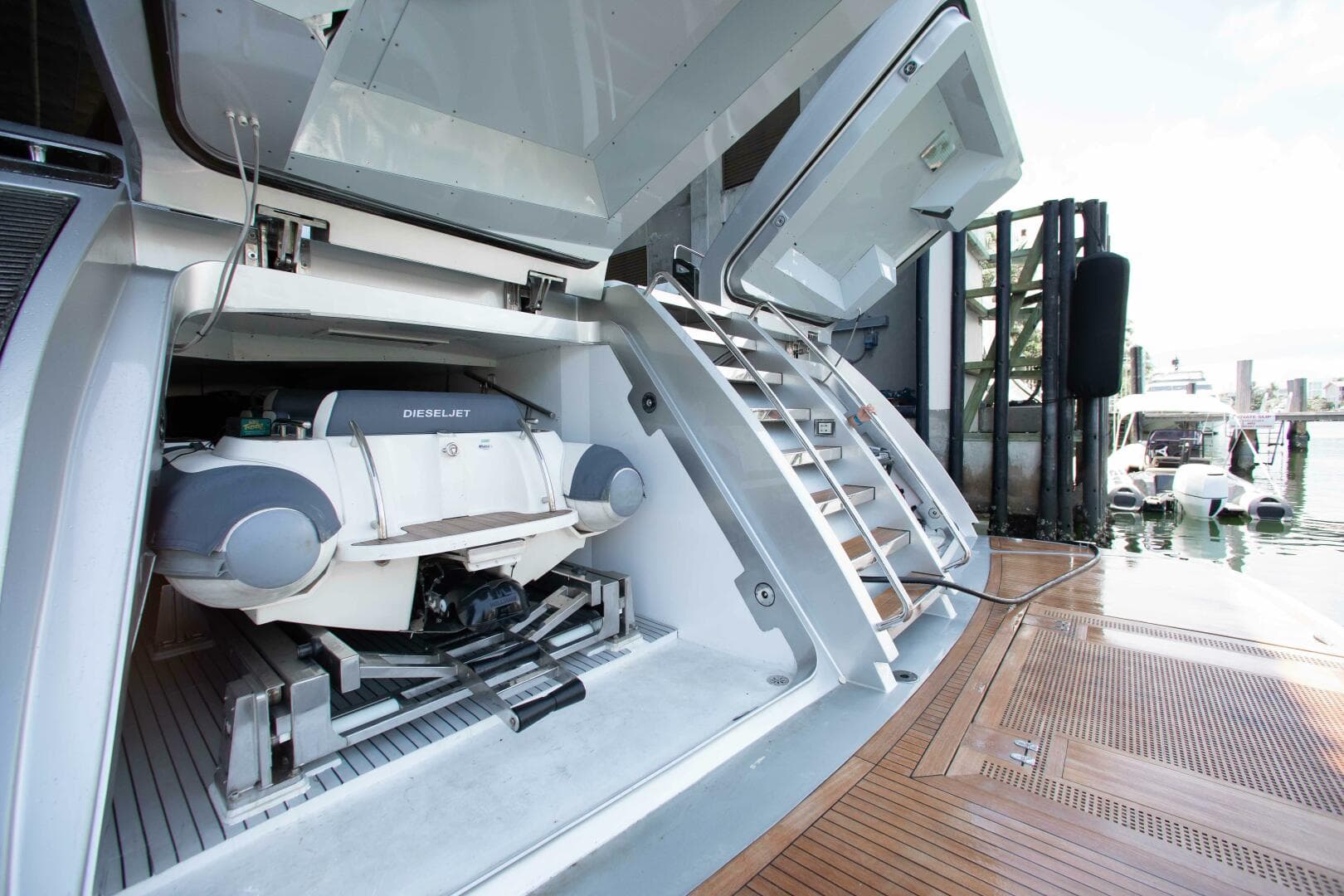 2014 Riva Mythos — photo 18