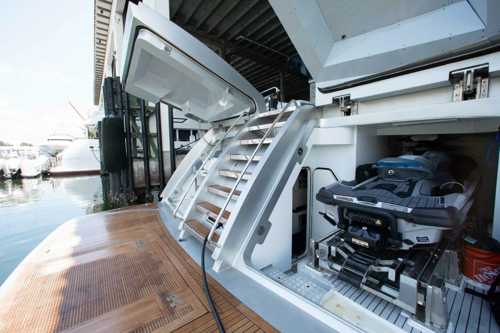 2014 Riva Mythos — photo 20