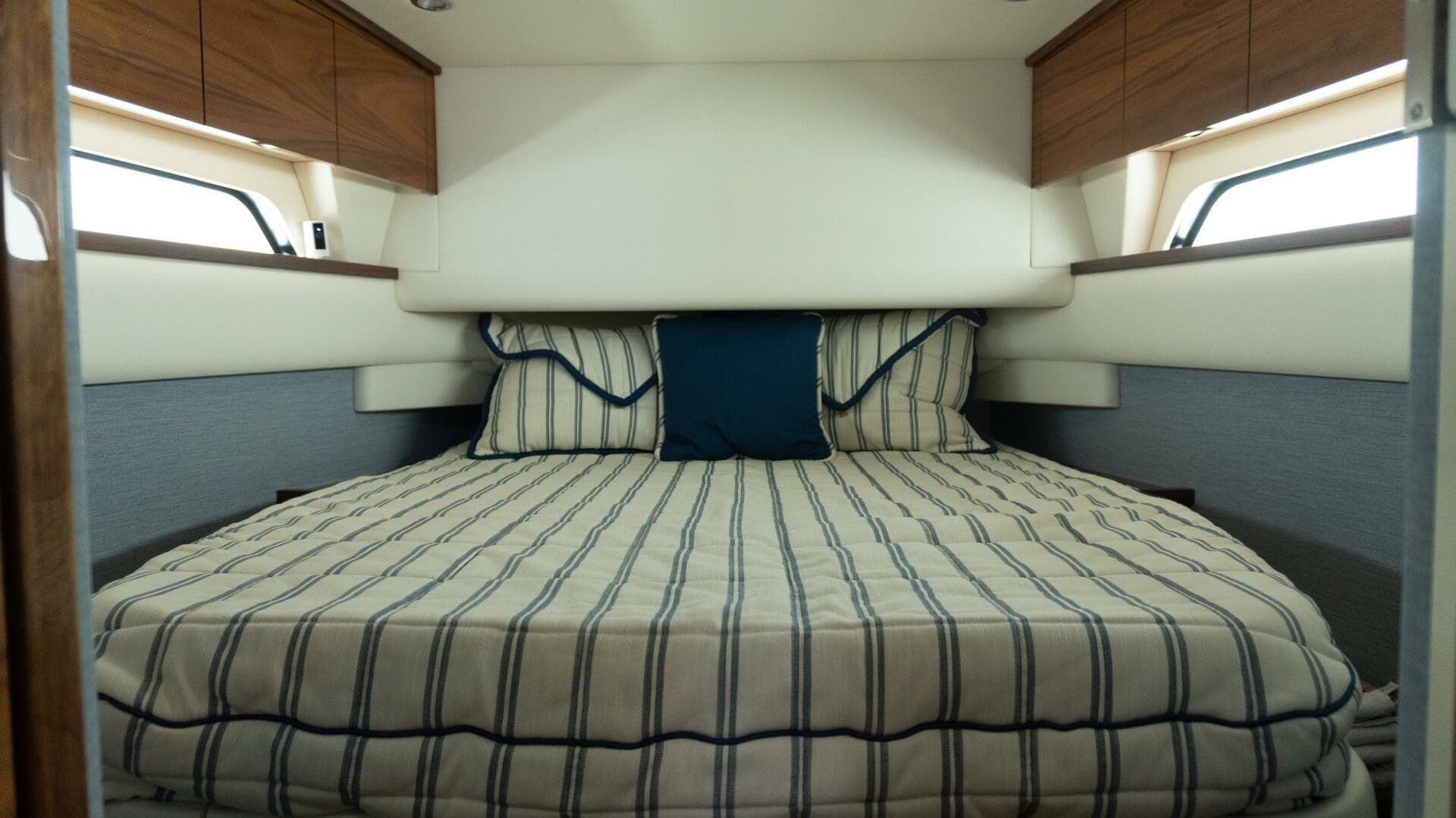 2024 Valhalla Boatworks V-55 — photo 8