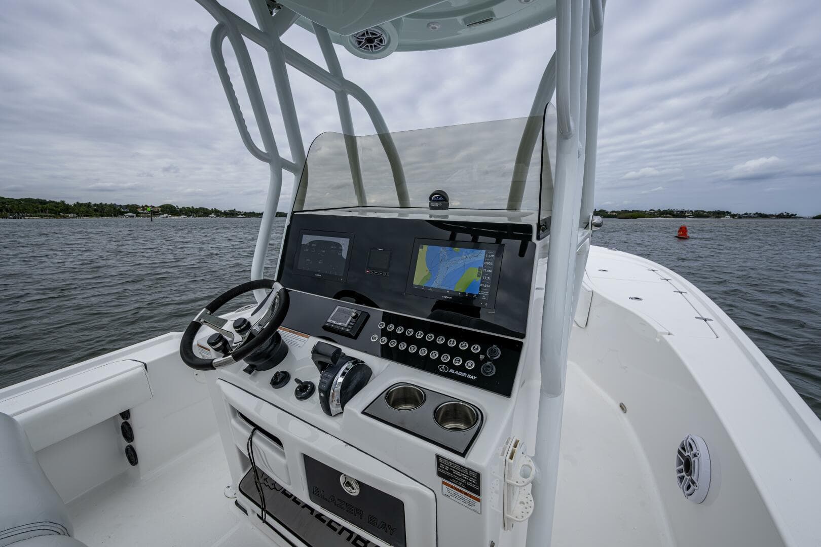 2022 Blazer Bay 2700 Hybrid — photo 4