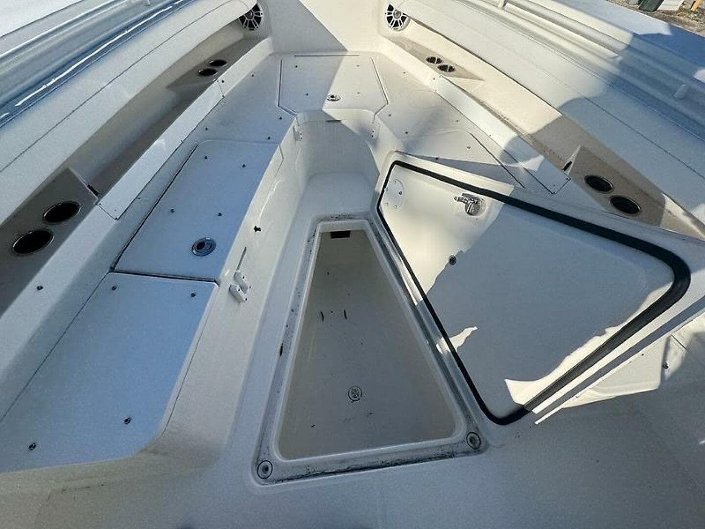 2022 Regulator 31 FS — photo 19