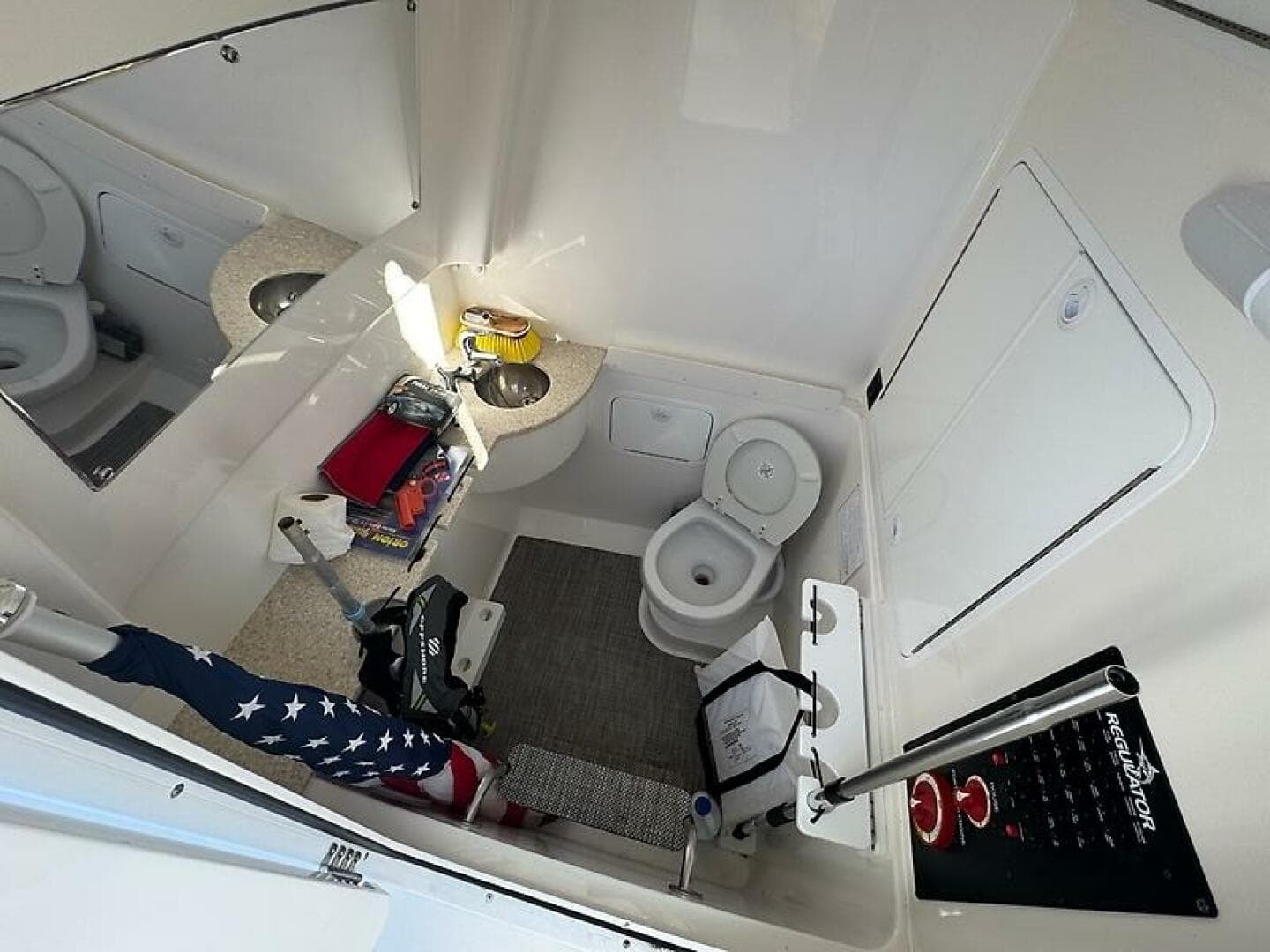 2022 Regulator 31 FS — photo 20