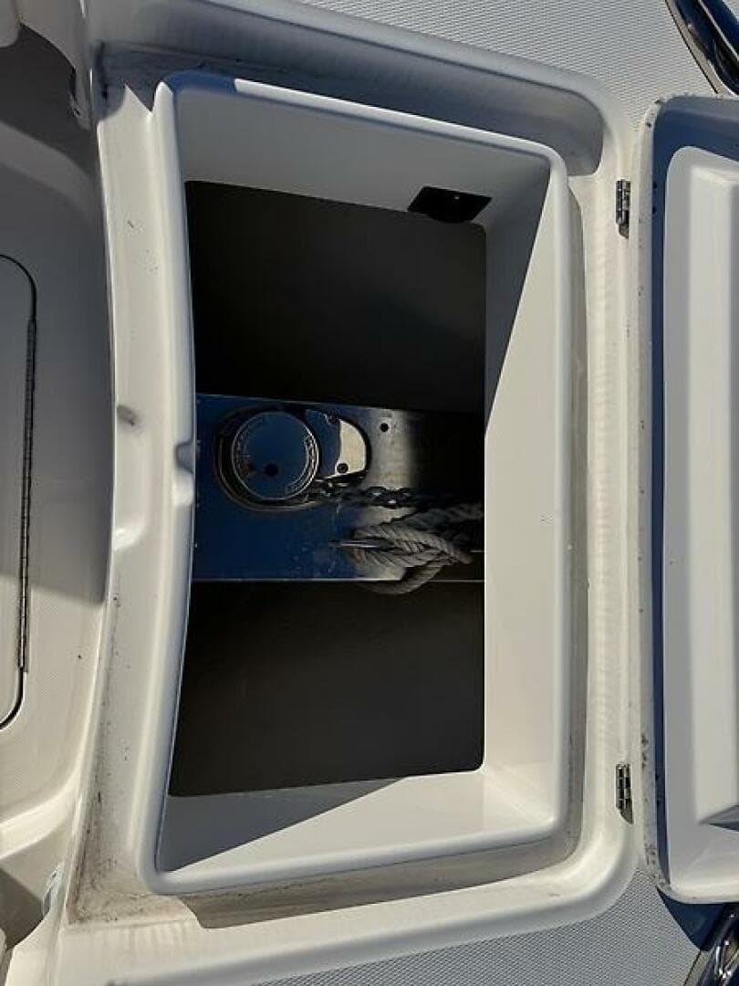 2022 Regulator 31 FS — photo 16