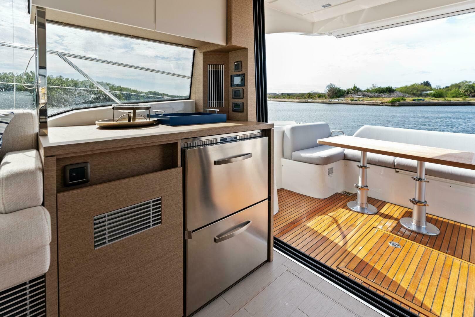 2024 Prestige 420 Flybridge — photo 5