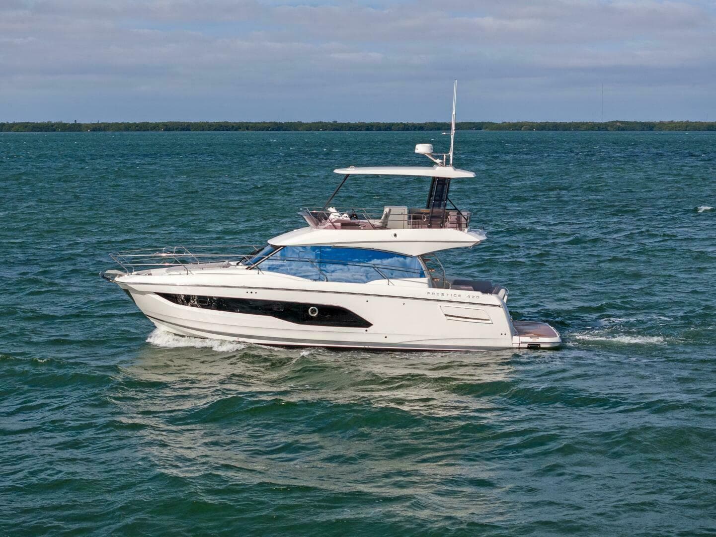 2024 Prestige 420 Flybridge