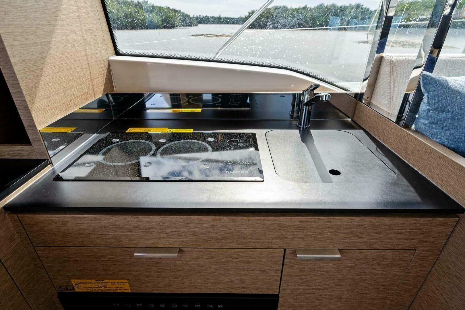 2024 Prestige 420 Flybridge — photo 9