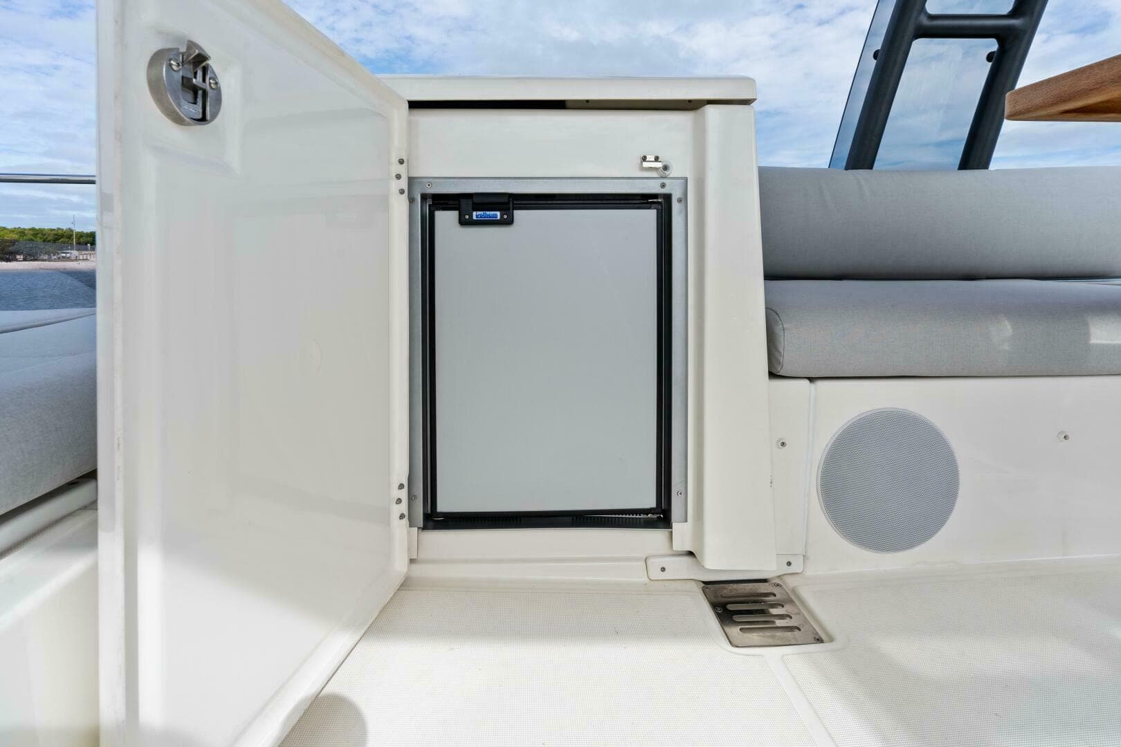 2024 Prestige 420 Flybridge — photo 42