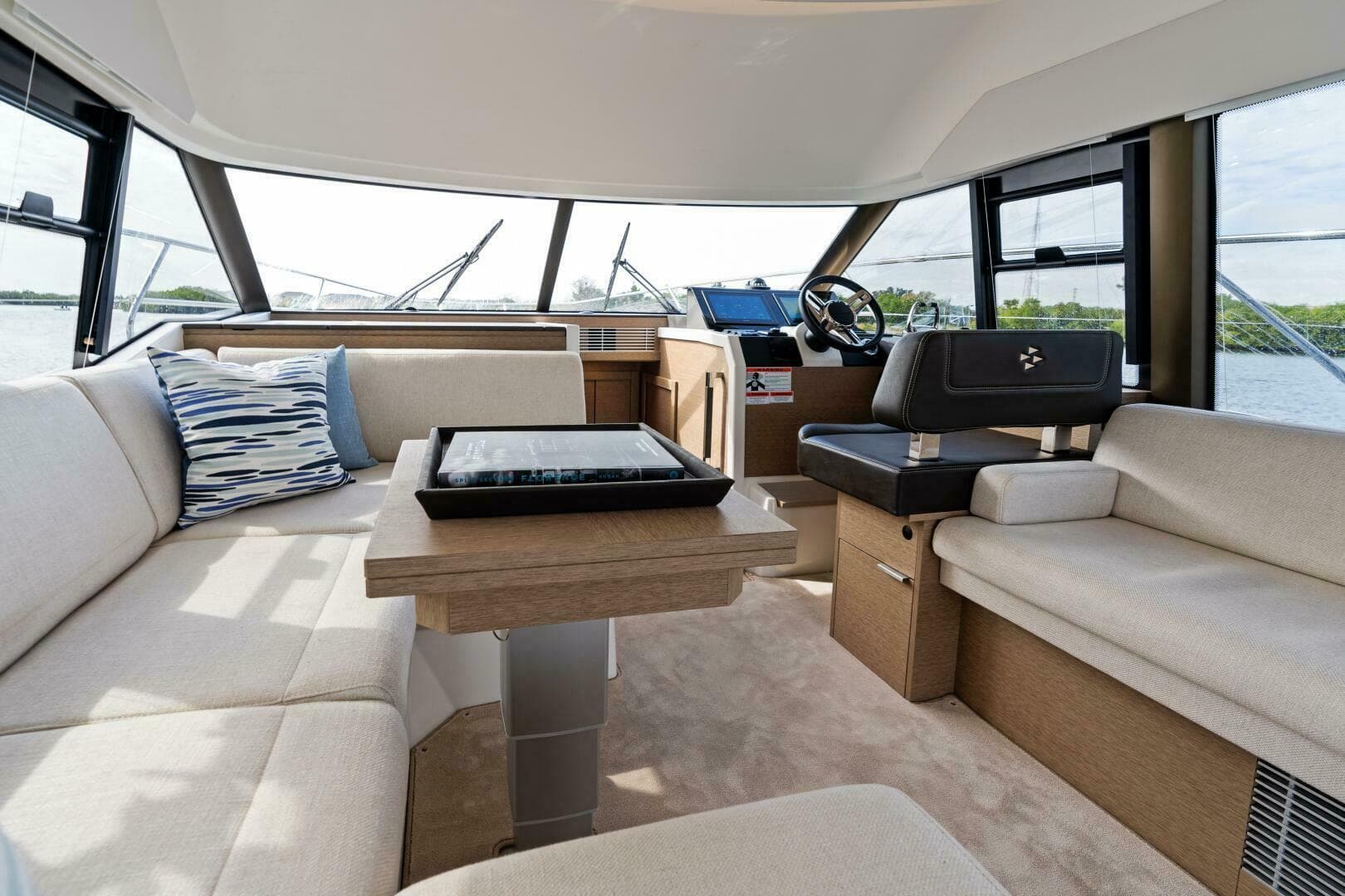 2024 Prestige 420 Flybridge — photo 11