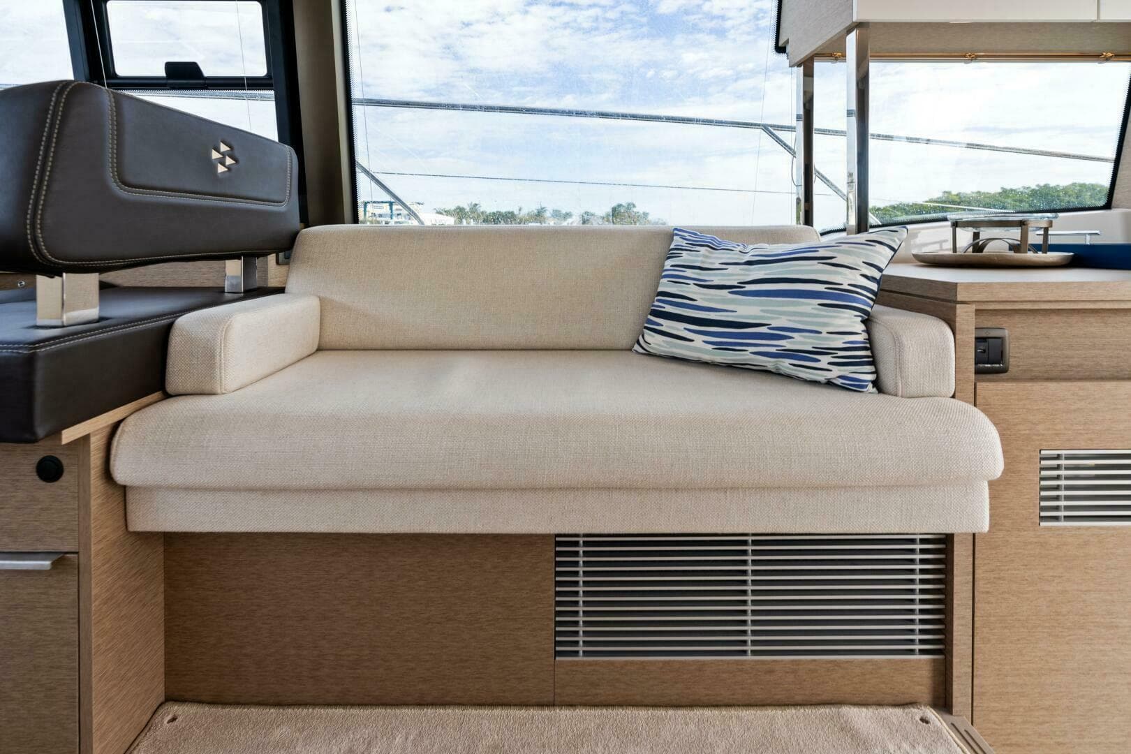 2024 Prestige 420 Flybridge — photo 6