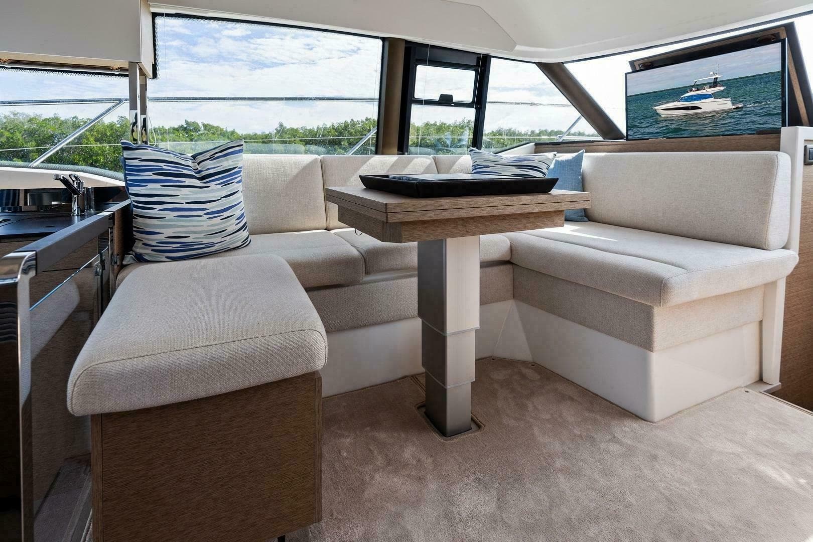 2024 Prestige 420 Flybridge — photo 10