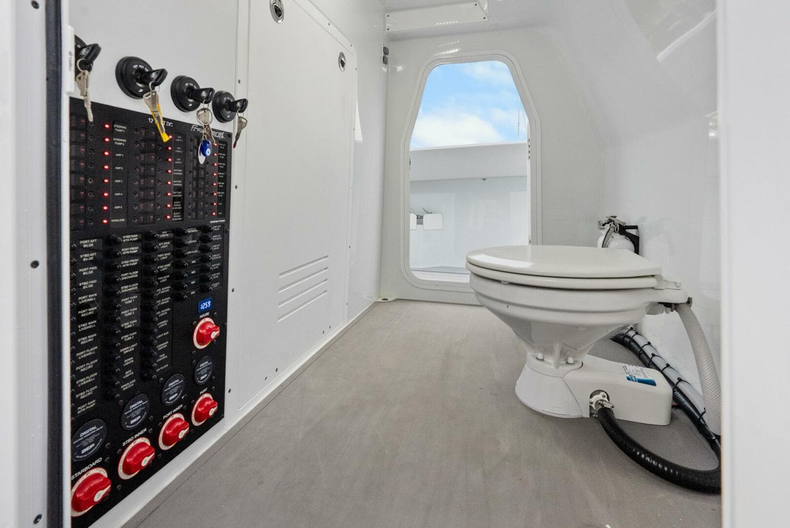 2023 Freeman 47 — photo 23