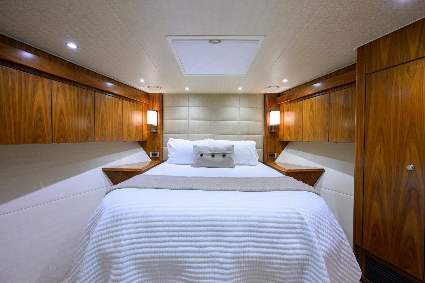 2017 Viking 92 Enclosed Bridge — photo 54