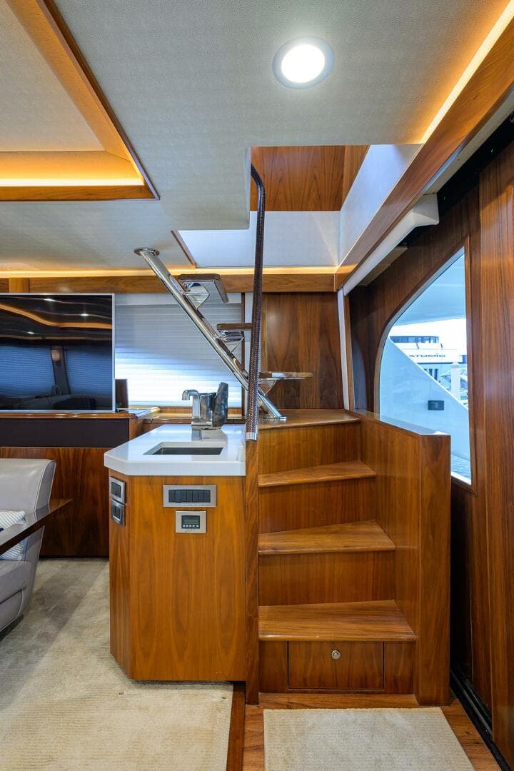 2017 Viking 92 Enclosed Bridge — photo 36