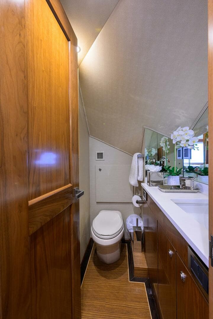 2017 Viking 92 Enclosed Bridge — photo 42