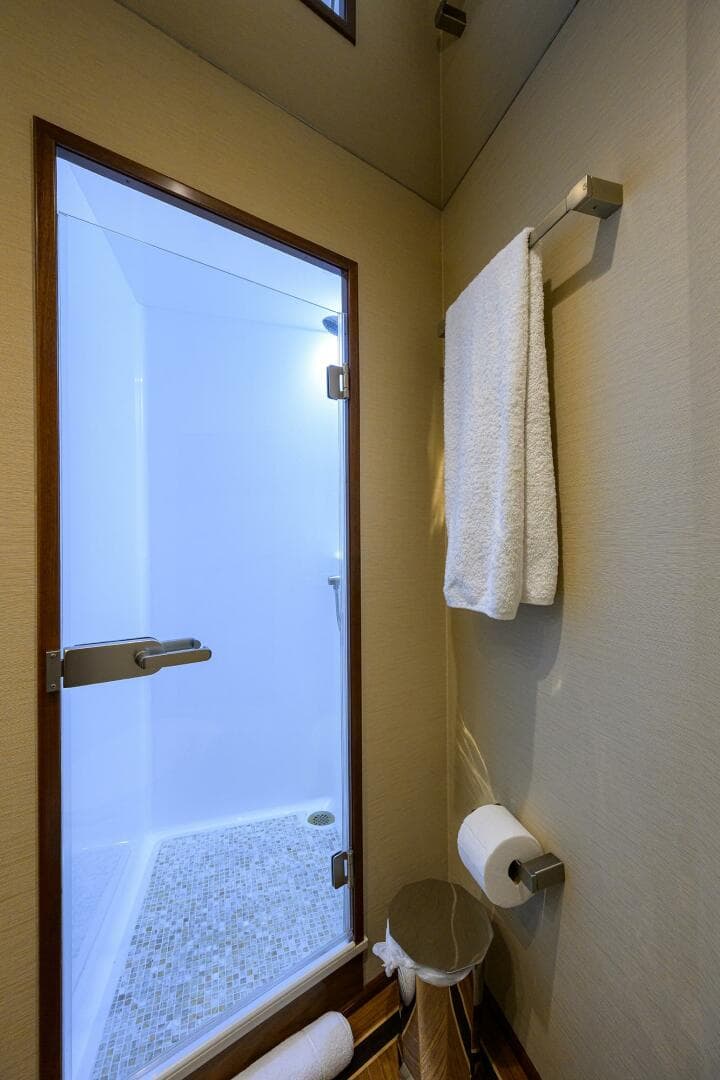 2017 Viking 92 Enclosed Bridge — photo 59